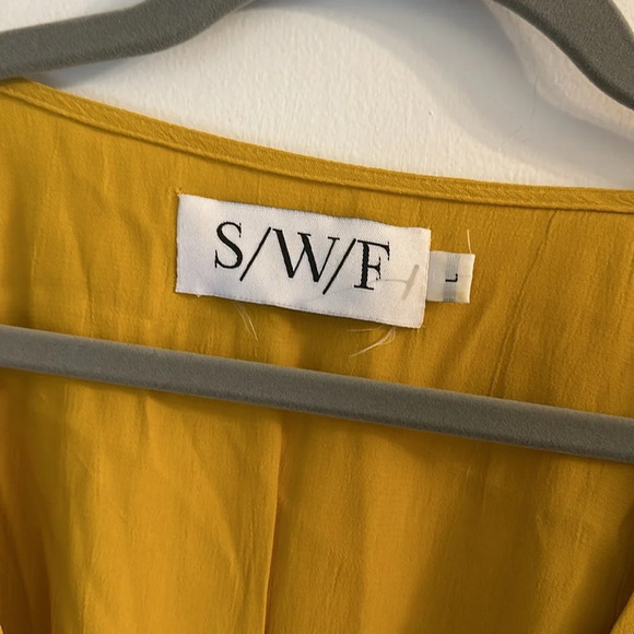 S/W/F Anthropologie long sleeve tie waist sleeve cutout vneck mustard large - Picture 2 of 7